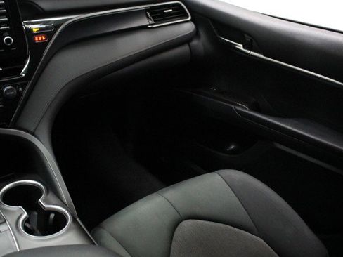 Used 2022 Toyota Camry LE image 26