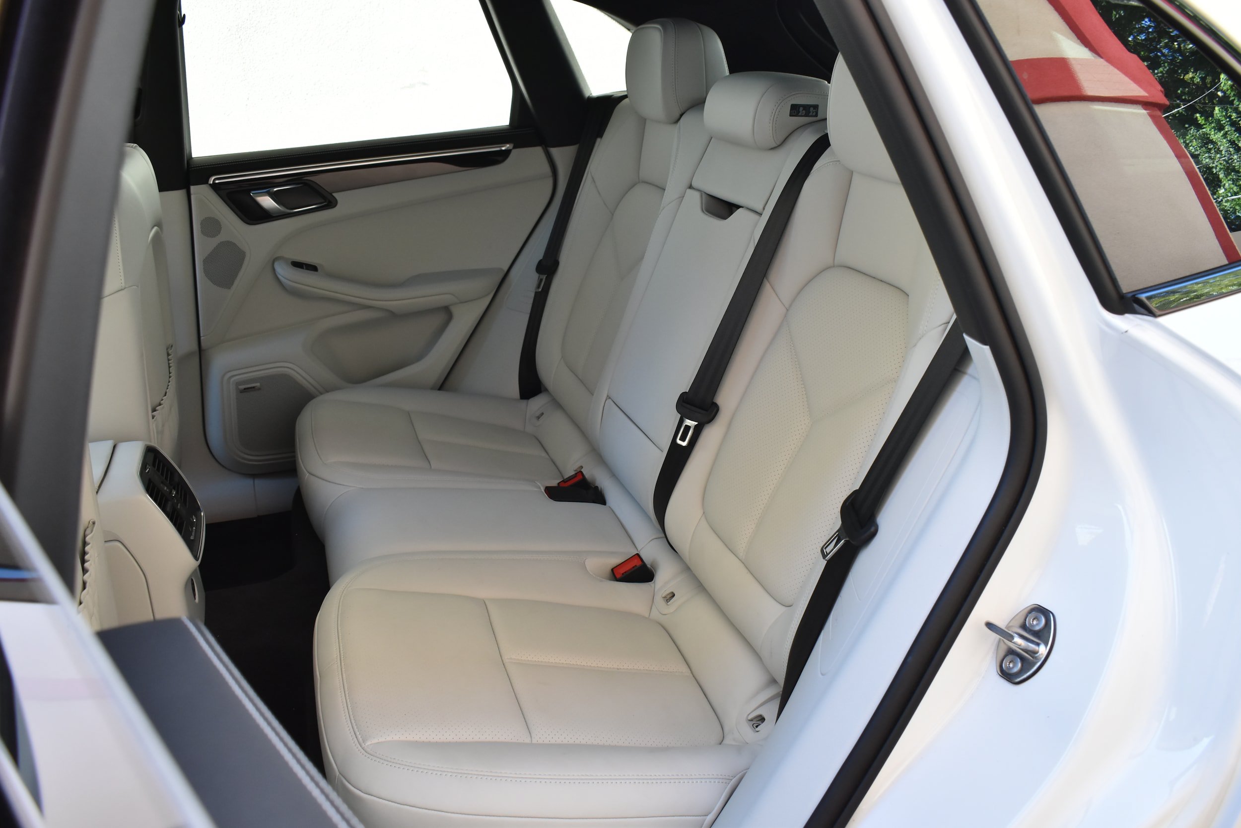 Used 2023 Porsche Macan S AWD/4WD image 19