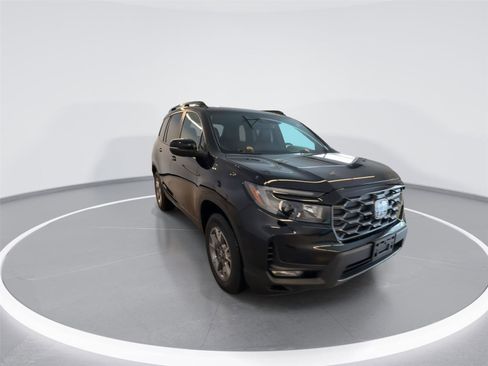 Used 2023 Honda Passport TrailSport image 2