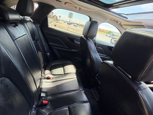 Used 2017 Jaguar F-PACE Premium image 38