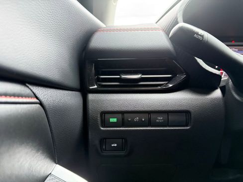 Used 2025 Nissan Sentra SR image 12