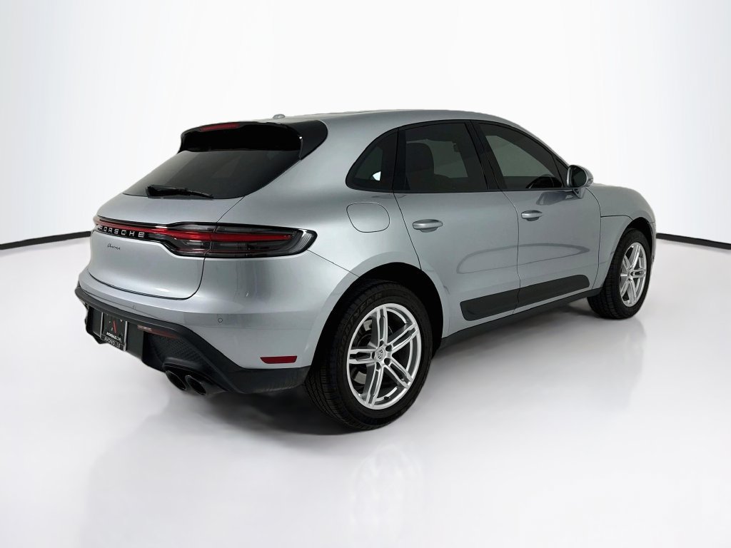 Certified 2025 Porsche Macan AWD/4WD image 9