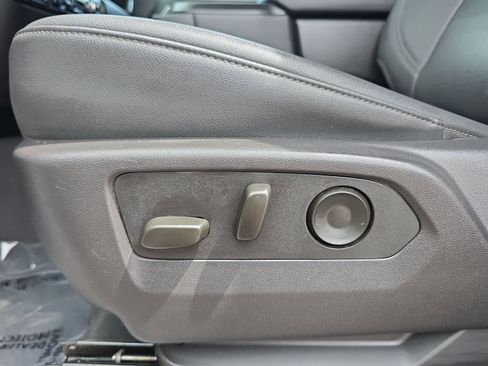 Used 2025 GMC Sierra 1500 SLT image 18