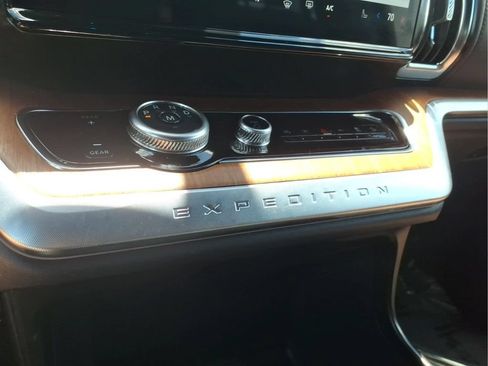 Used 2025 Ford Expedition King Ranch AWD/4WD image 25