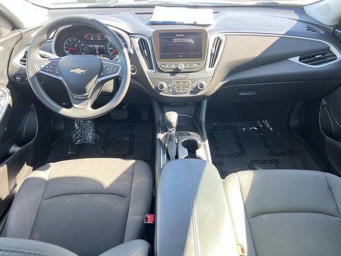 Used 2025 Chevrolet Malibu LT FWD image 3