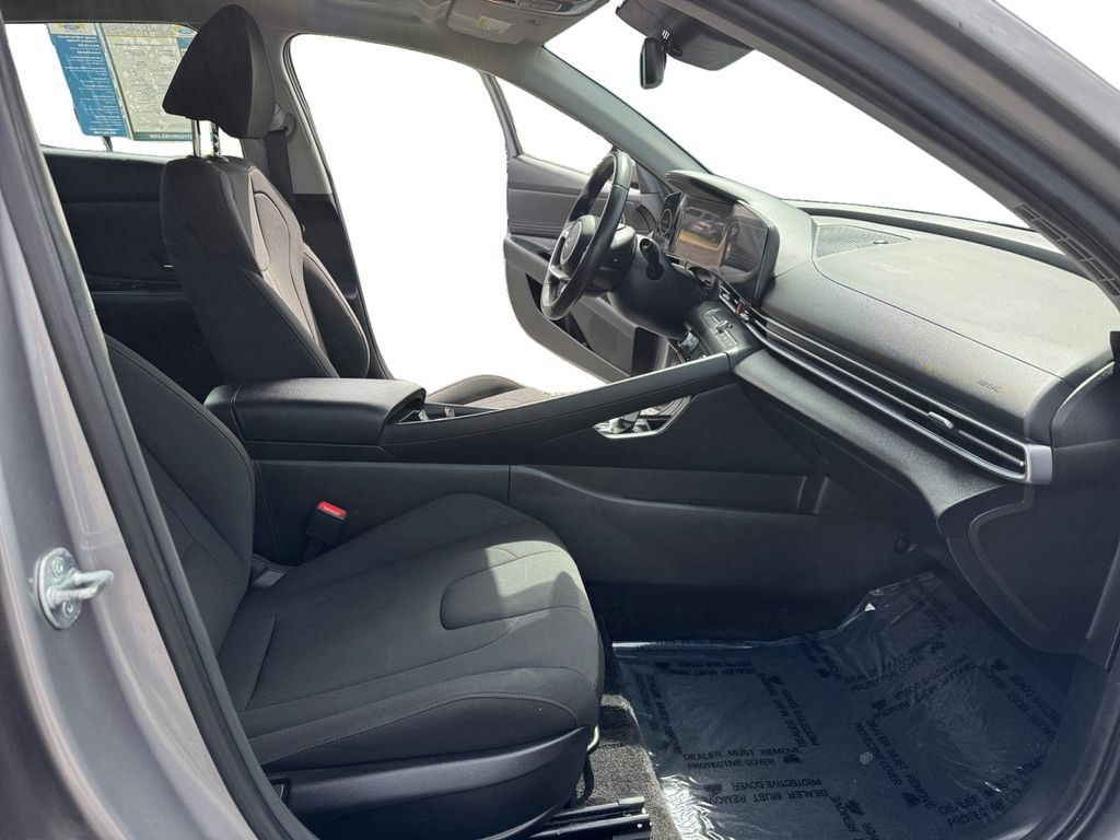 Used 2025 Hyundai Elantra SEL FWD image 20