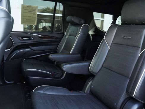 Used 2023 Cadillac Escalade ESV Premium Luxury w/ Performance Package AWD/4WD image 40