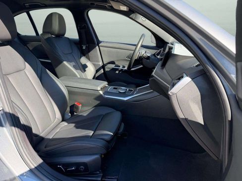 Used 2024 BMW 330i Sedan image 25