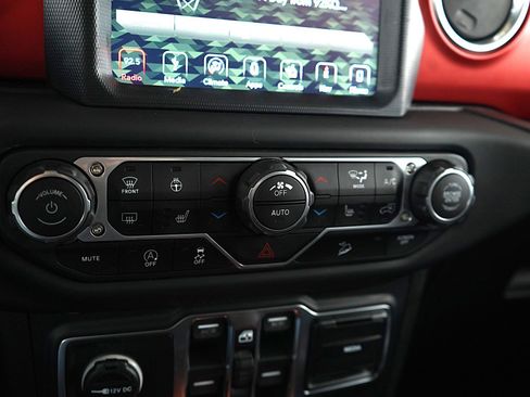 Used 2018 Jeep Wrangler Unlimited Rubicon image 22