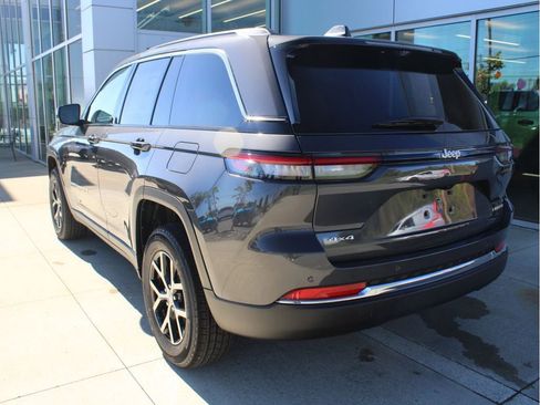 New 2025 Jeep Grand Cherokee Limited w/ Luxury Tech Group II image 6