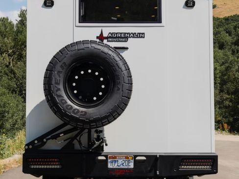 Used 2024 RAM 5500 4x4 Crew Cab image 7
