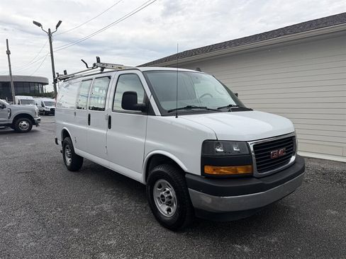 Used 2022 GMC Savana 2500 w/ Chrome Appearance Package RWD image 3