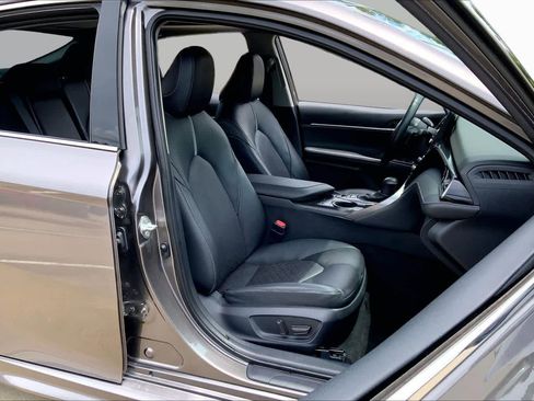Used 2023 Toyota Camry XSE FWD image 9