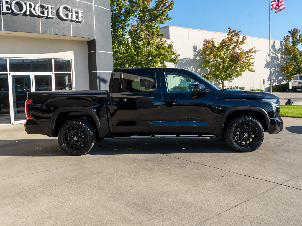 Used 2024 Toyota Tundra Limited AWD/4WD image 8