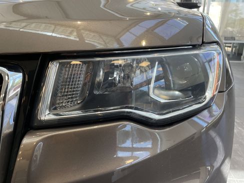 Used 2020 Jeep Grand Cherokee Limited AWD/4WD image 5