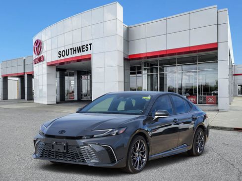 Used 2025 Toyota Camry XSE image 2