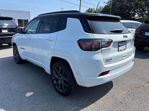 Certified 2024 Jeep Compass Limited w/ High Altitude Package image 4