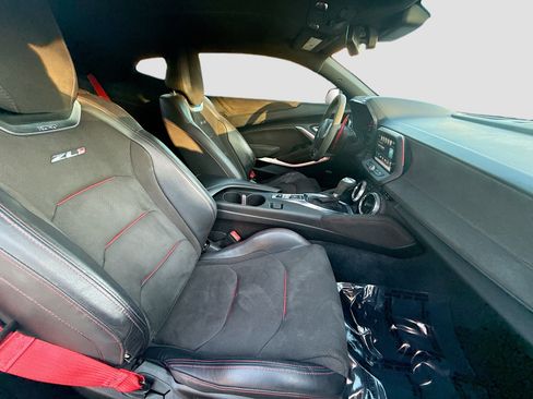 Used 2018 Chevrolet Camaro ZL1 image 28