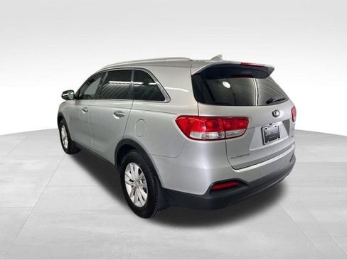 Used 2018 Kia Sorento LX w/ LX V6 Convenience Package image 8