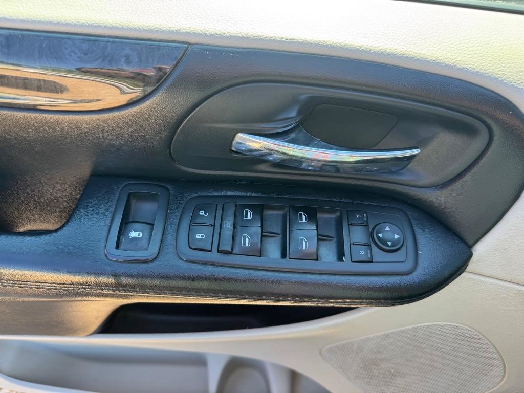 Used 2019 Dodge Grand Caravan SE w/ UConnect Hands-Free Group FWD image 21