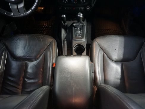 Used 2016 Jeep Wrangler Unlimited Sahara w/ Connectivity Group image 26