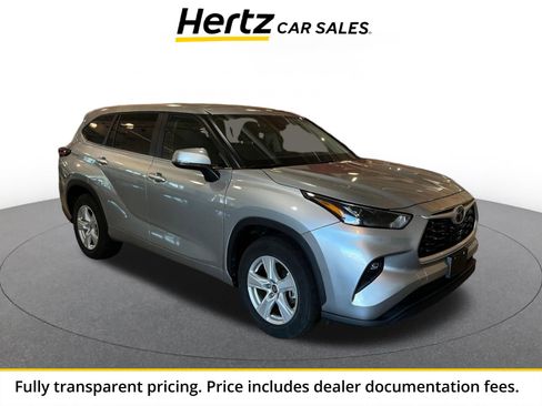 Used 2025 Toyota Highlander LE FWD image 1
