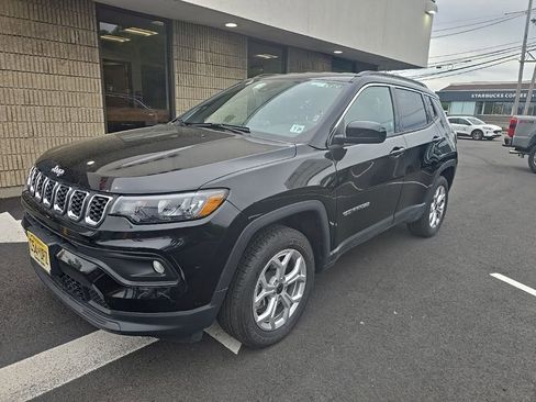 Used 2025 Jeep Compass Latitude AWD/4WD image 1