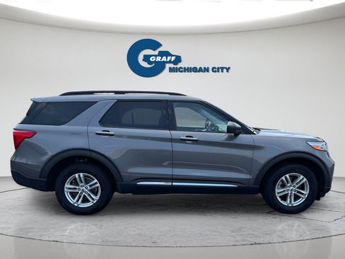 Used 2022 Ford Explorer XLT w/ Equipment Group 202A AWD/4WD image 6