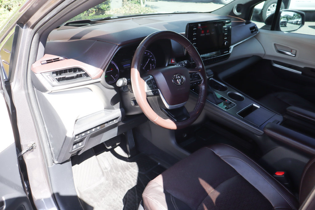 Used 2021 Toyota Sienna Platinum AWD/4WD image 22