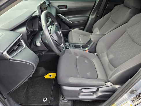 Used 2023 Toyota Corolla Cross LE w/ Moonroof Package FWD image 9