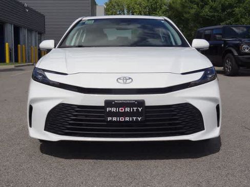 Used 2025 Toyota Camry LE FWD image 5