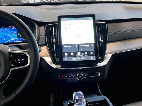 New 2026 Volvo XC90 B5 Plus w/ Protection Package Premier AWD/4WD image 8
