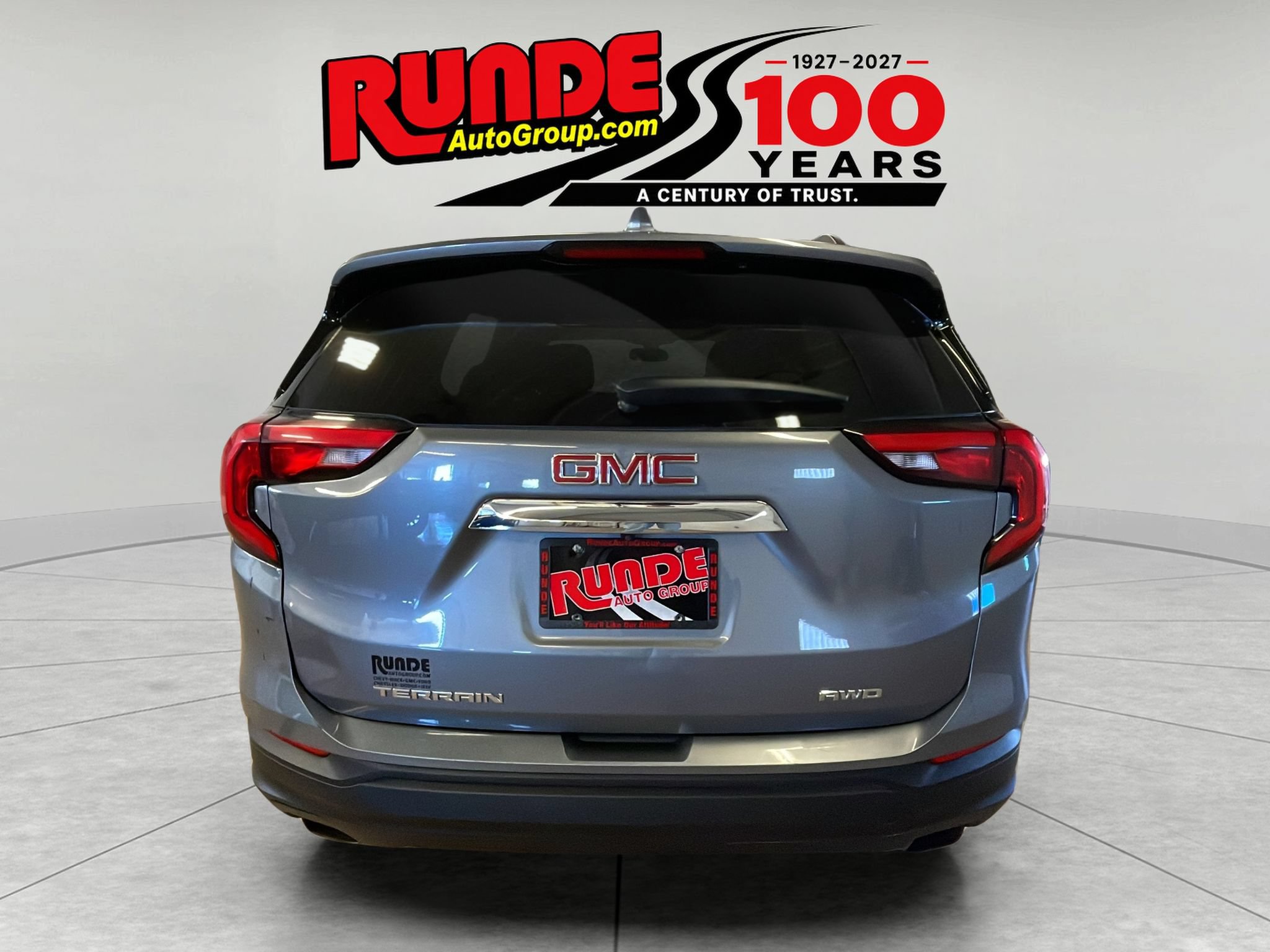 Used 2018 GMC Terrain SLE w/ Driver Convenience Package AWD/4WD image 4
