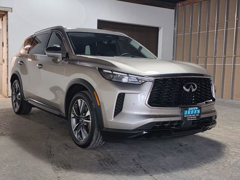 Used 2023 INFINITI QX60 Luxe AWD/4WD image 3