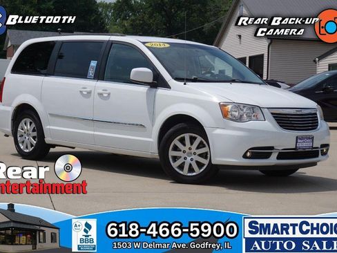 Used 2014 Chrysler Town & Country Touring FWD image 1