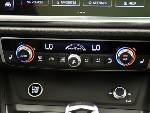 Used 2025 Audi Q3 2.0T Premium Plus w/ Premium Plus Package image 29