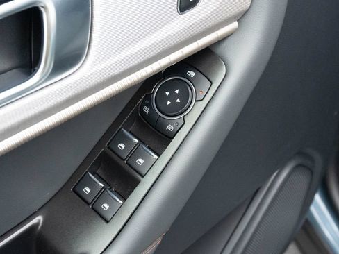 Used 2025 Ford Explorer Active RWD image 16