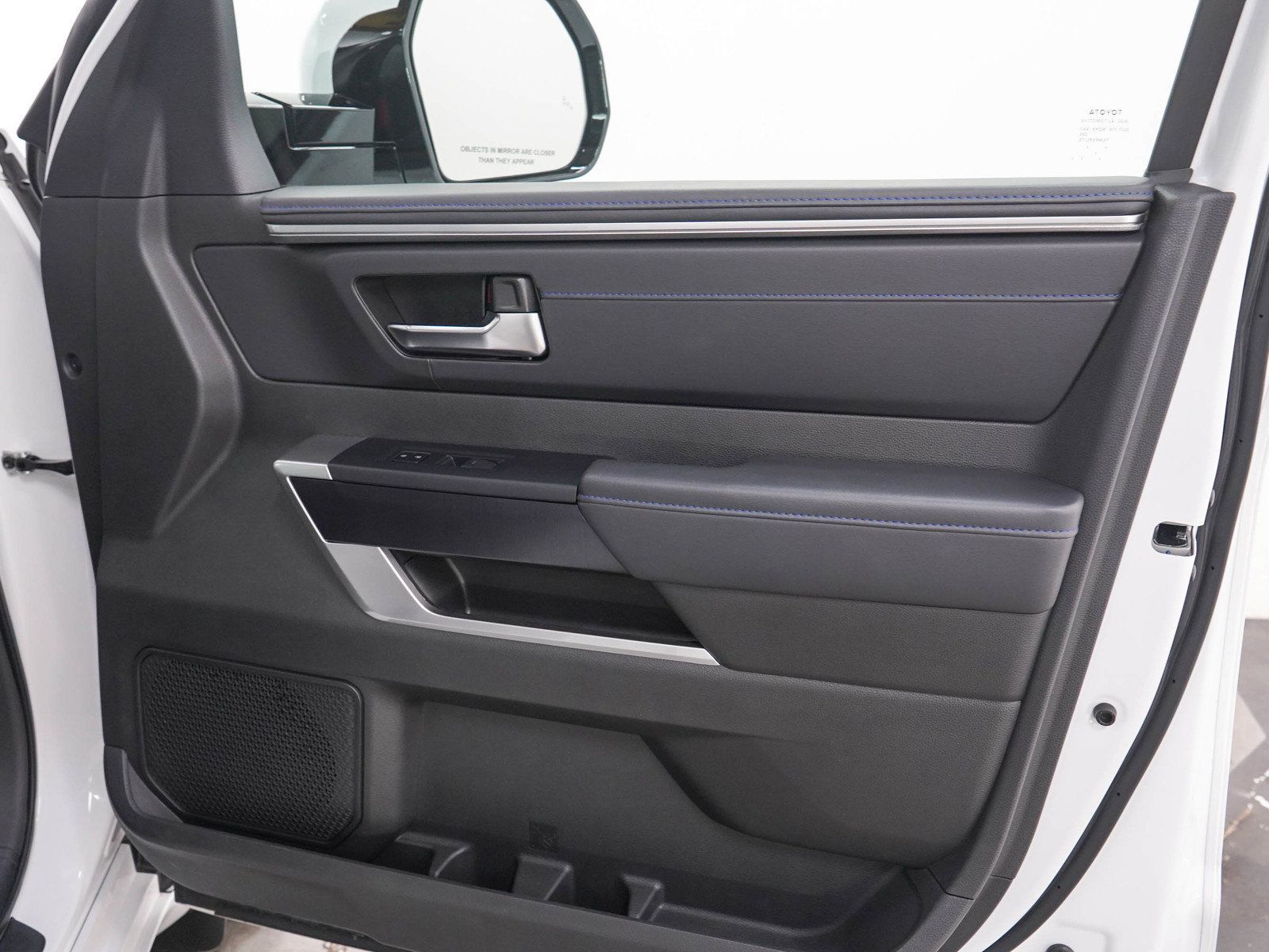 Used 2025 Toyota Sequoia Platinum AWD/4WD image 12