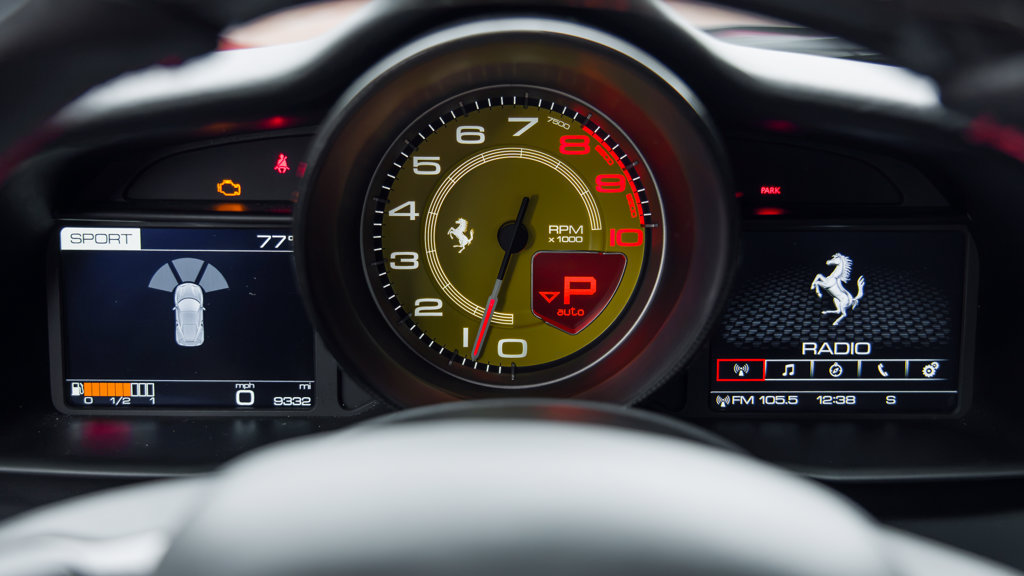 Used 2018 Ferrari 488 GTB RWD image 17