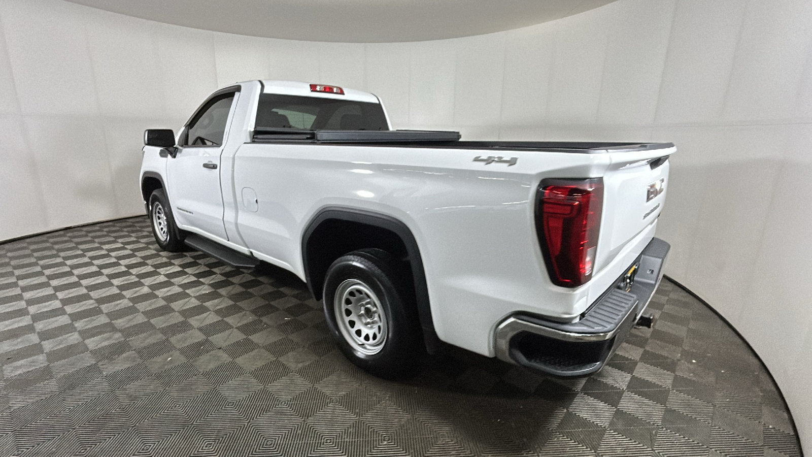 Used 2024 GMC Sierra 1500 Pro w/ Pro Value Package AWD/4WD image 4