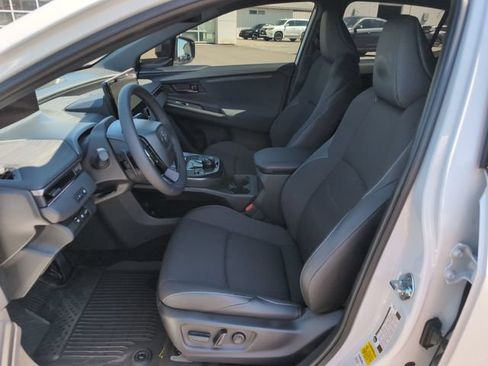 Used 2026 Toyota C-HR AWD/4WD image 16