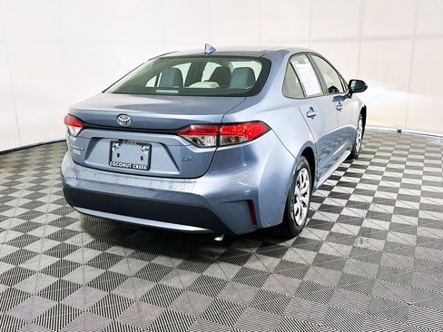 Used 2020 Toyota Corolla LE FWD image 3