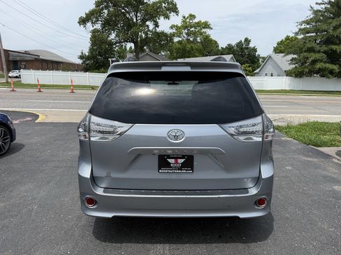 Used 2014 Toyota Sienna SE FWD image 6