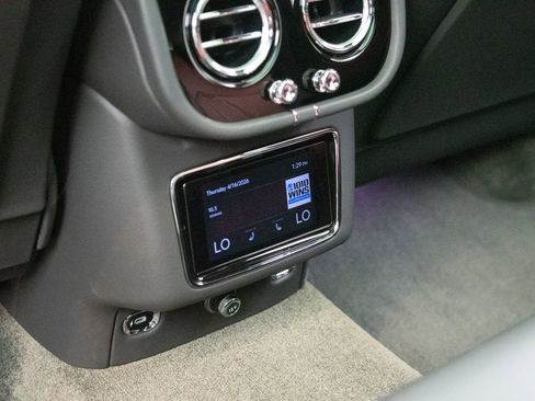Used 2022 Bentley Bentayga AWD/4WD image 29