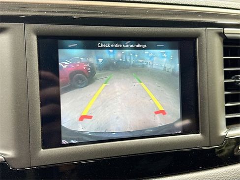 Used 2018 Chrysler Pacifica Touring-L image 13