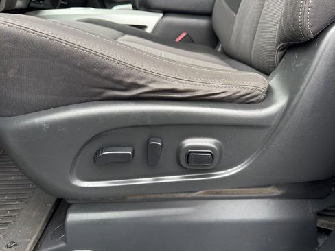 Used 2021 Nissan Titan SV w/ SV Convenience Package image 16