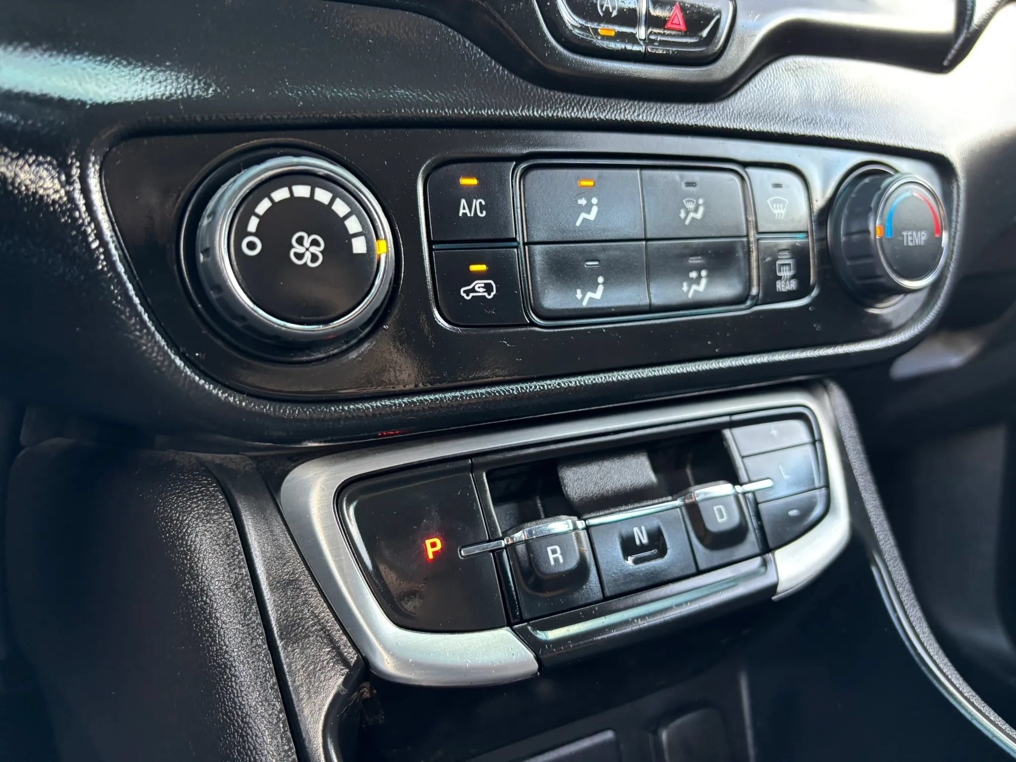 Used 2023 GMC Terrain SLE FWD image 27