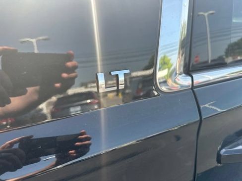 Used 2019 Chevrolet Suburban LT AWD/4WD image 6