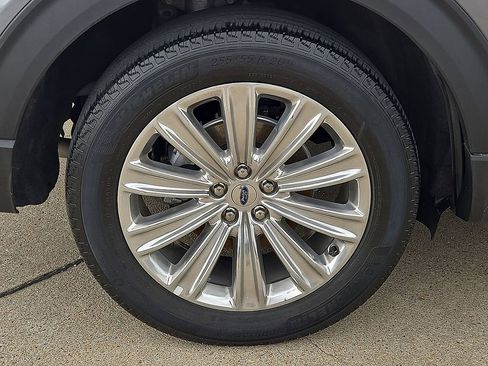 Used 2022 Ford Explorer Limited w/ Equipment Group 301A image 7