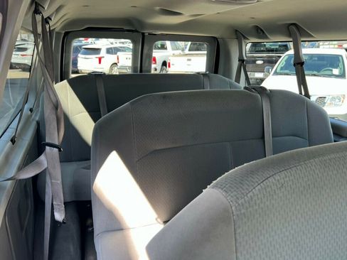 Used 2008 Ford E-350 and Econoline 350 XLT RWD image 17